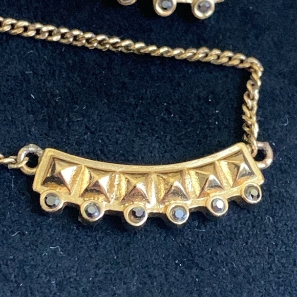 Rebecca Minkoff 3 Piece “Curb” Gold Tone Pyramid Set Earrings & Pendant Necklace - Picture 6 of 17